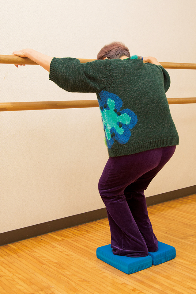 90歳バレエ教師が自宅で毎日実践！　しなやかボディを維持する健康体操を公開 1901p035_03.jpg