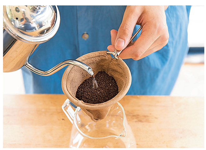 16歳の焙煎士、岩野 響さんが教えるおいしいコーヒーの入れ方 2018.11.p67-3.jpg