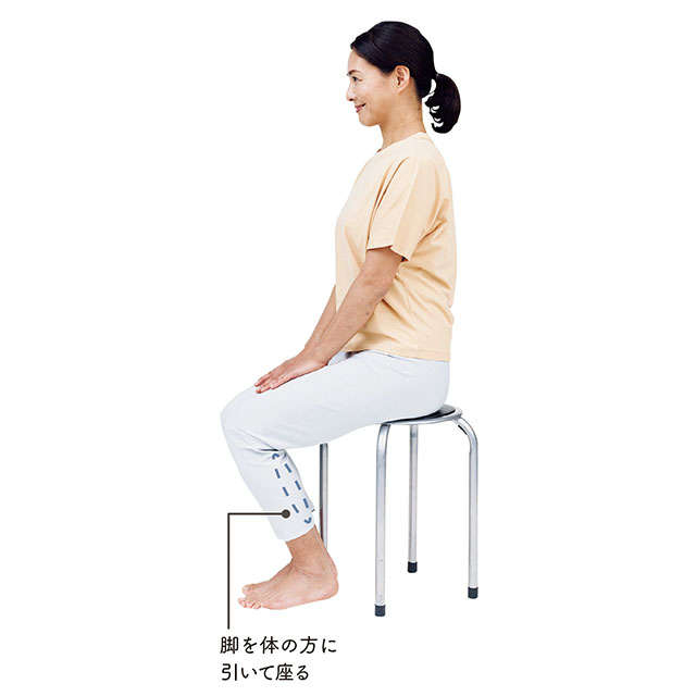一生元気に動くために！ ひざや腰の痛み予防に有効な「アキレス腱伸ばし」 2205_P036_03.jpg