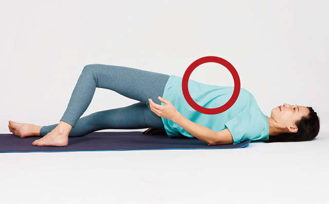 1日1分からでひざ痛解消！ 「さぼり筋」を鍛える簡単おうちトレーニング 2505_P007_7.jpg