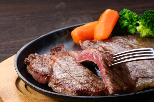 糖尿病専門ドクターが「ハンバーグVSステーキ」で血糖値を検証！「肉料理なら安心」は誤解でした