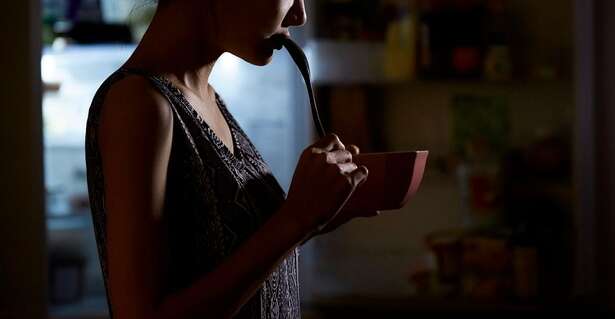 【ダイエットのウソ・ホント】夜6時以降の食事はNGなのか。パーソナルトレーナー片倉岳人さんが解説! 14531646_615.jpg