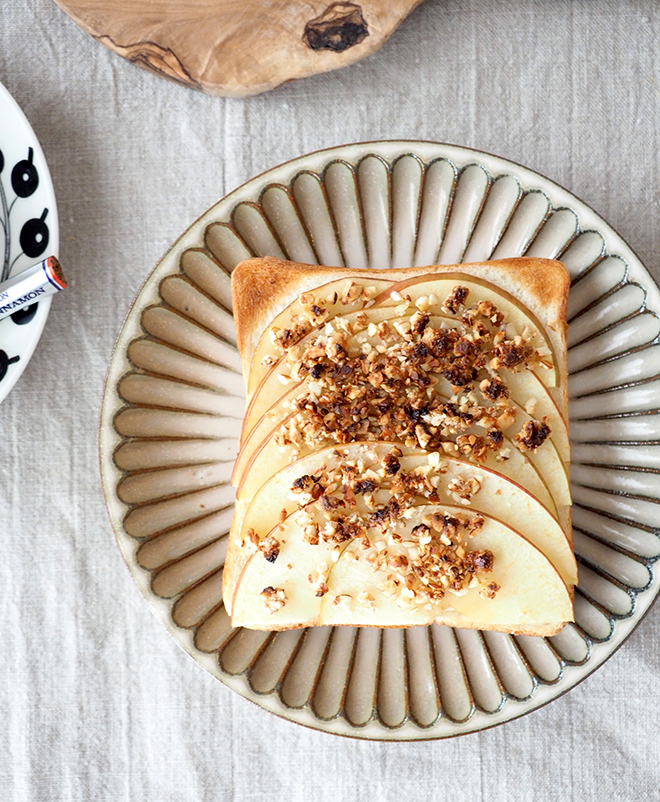 アーモンドバターでカリッ♪と香ばしいりんごトーストを【作ってみた】／joli!joli! りんごトースト完成㈰.jpg