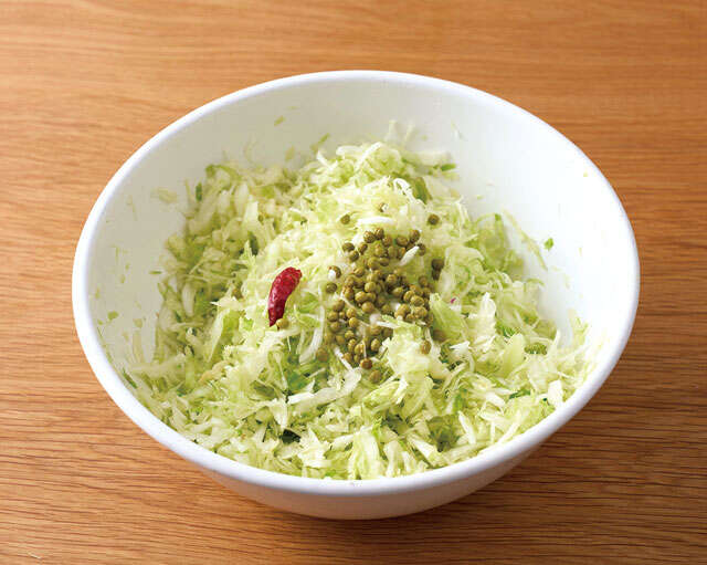 【腸内環境を整える】キャベツと塩を刻んで混ぜて待つだけ!日本人の体に合う発酵食 【宝島社様】体のサビ取り、毒出し-乳酸キャベツ-健やかレシピ-3.jpg