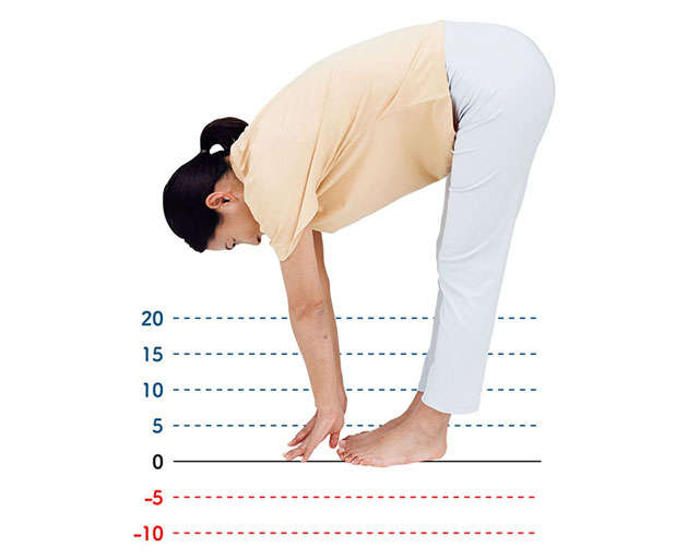 手が床につきますか？ 一生元気に動くために不可欠な「股関節」の柔軟性をチェック！
