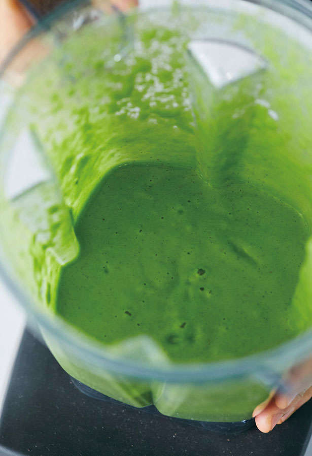 ダイエット効果も！おいしくて満足感もある「グリーンスムージー」のレシピ 0506はじまりのサラダ_校了_見開き-88-4.jpg