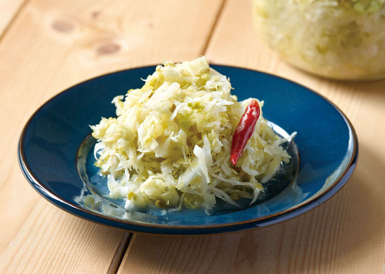 【腸内環境を整える】キャベツと塩を刻んで混ぜて待つだけ!日本人の体に合う発酵食