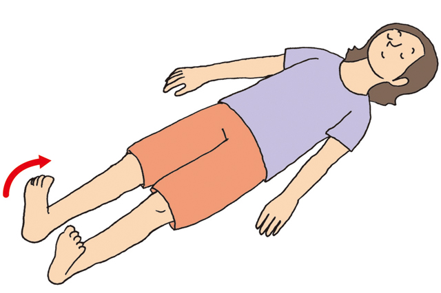 布団に入ってから。足首を曲げて深呼吸「ぐっすりストレッチ」ステップ３／ぐっすり眠れる方法（６）