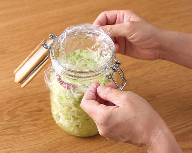 【腸内環境を整える】キャベツと塩を刻んで混ぜて待つだけ!日本人の体に合う発酵食 【宝島社様】体のサビ取り、毒出し-乳酸キャベツ-健やかレシピ-5-1.jpg