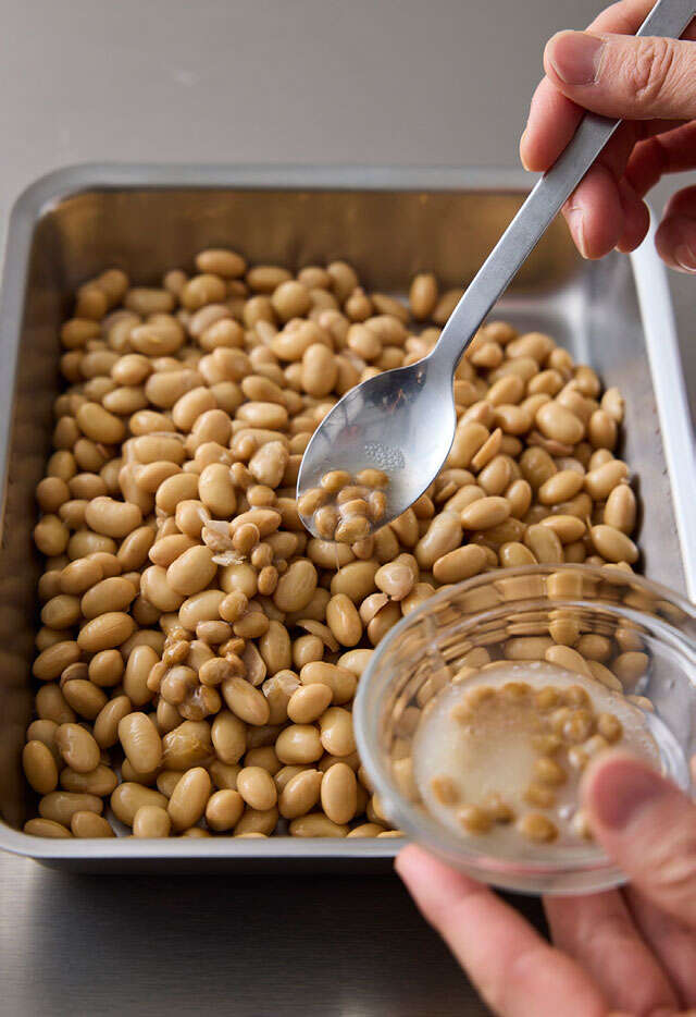 ヨーグルトメーカーで作る「自家製納豆」のレシピ。市販の納豆が"種菌"になる！ d発酵ライフ本文最終PDF0323-23-4.jpg