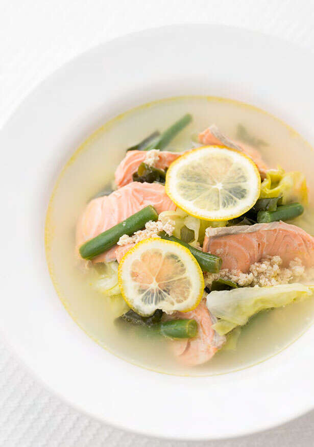 脂肪燃焼に！ 「サーモンとわかめの塩レモンスープ」のレシピ【脂肪肝専門医が考案】 F0821-6-1.jpg