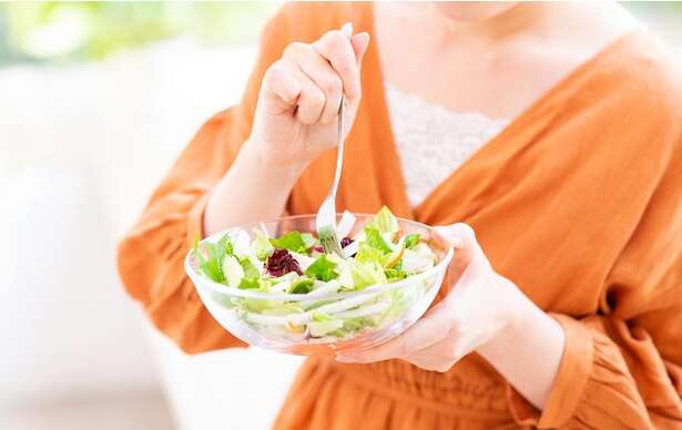 「サラダだけ食べていれば確かに痩せます。ですが...」望ましくない理由を解説【ダイエットのウソ・ホント】 14531653_615.jpg