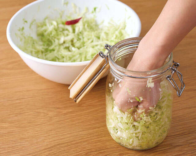 【腸内環境を整える】キャベツと塩を刻んで混ぜて待つだけ!日本人の体に合う発酵食 【宝島社様】体のサビ取り、毒出し-乳酸キャベツ-健やかレシピ-4.jpg