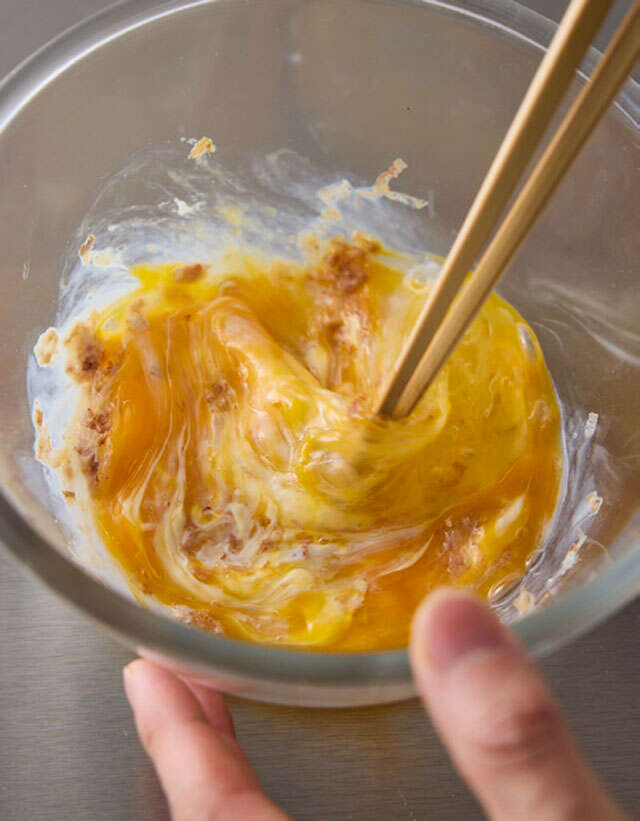 中はとろっと半熟！納豆のうまみをギュッと閉じ込める「卵焼き」のレシピ a発酵ライフ本文最終PDF0323-24-3.jpg