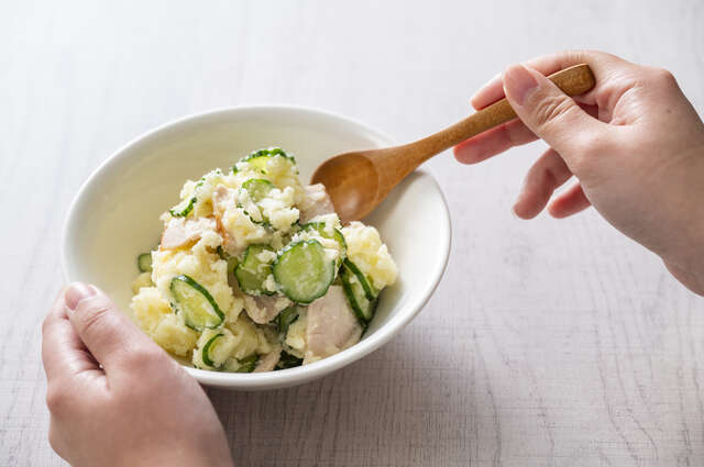 「ポテトサラダVSチキンサラダ」どちらが血糖値を上げないのか。糖尿病専門ドクターが検証 pixta_113326782_S.jpg