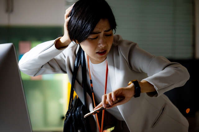 なぜ日本人は休めないのか。日本に漂う「休みづらい雰囲気」の正体 pixta_113889798_S.jpg