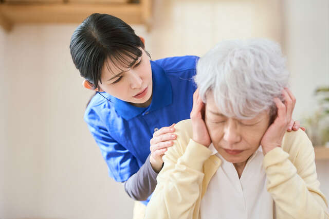 65歳からの生活に影響することも。子ども時代のストレスが「老後の自立」を左右する理由 pixta_136812275_S.jpg