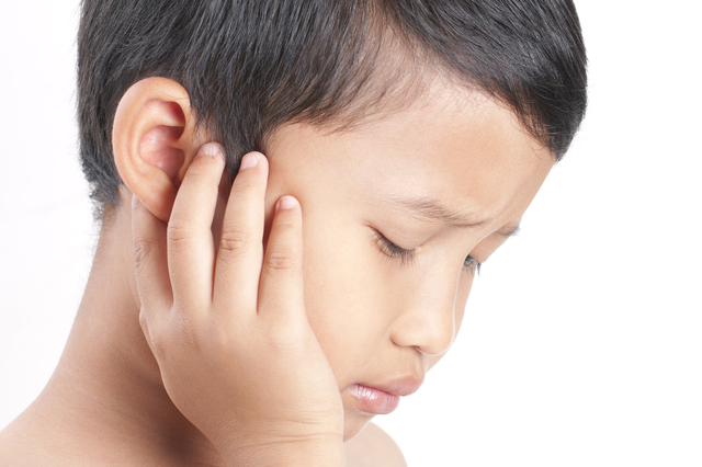 日本人の6人に1人が「難聴」!? 子どもにも急増している「耳のトラブル」の今 pixta_31864040_S.jpg