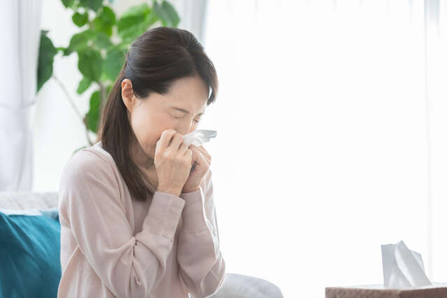 くしゃみ1回で骨折しないために。鎌田實医師が教える「骨活」と「常備食材」の極意 pixta_59656421_S.jpg