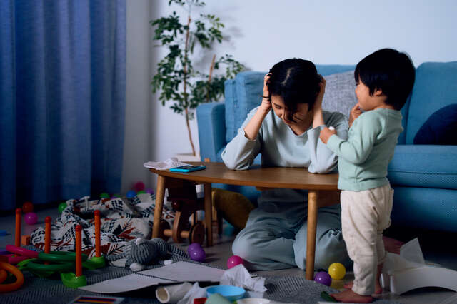 親から子へ引き継がれるストレス。「家族依存」の仕組みがまねく、つらさの世代間連鎖 pixta_88068542_S.jpg