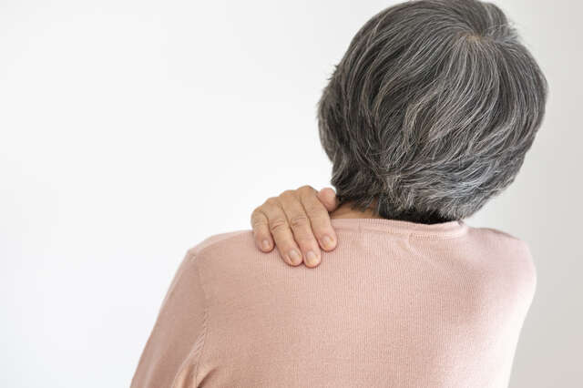 「いつの間にか骨折」で注意すべき3つのサイン。専門医が教えるリスクと対策を紹介 pixta_98657411_S.jpg