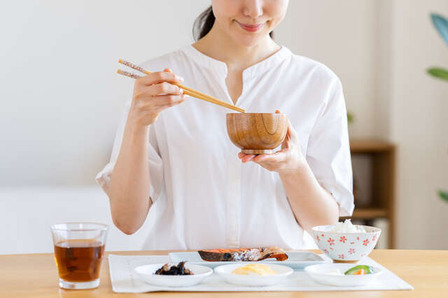 「みそ汁VSコーンスープ」で血糖値を検証！「液体なら血糖値は上がりにくい」が本当なのか医師が解説 pixta_99024102_S.jpg