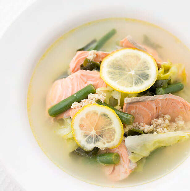脂肪燃焼に！ 「サーモンとわかめの塩レモンスープ」のレシピ【脂肪肝専門医が考案】 th-6-1.jpg