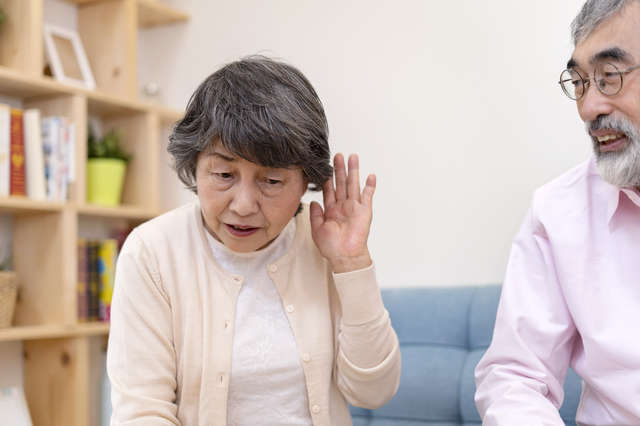 「謝れ！」家の空気を悪くする「祖母の難聴」。ようやく耳鼻科に行ったら...嘘でしょ？＜前編＞ pixta_83332822_S.jpg