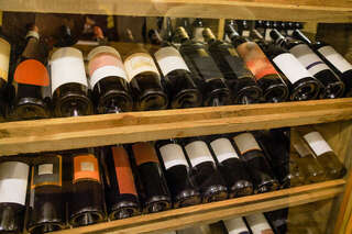 【京都ひとり旅】細い路地の奥の奥。昼下がりから楽しむ、明朗会計の自然派ワイン