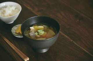 冷蔵庫は「空っぽ」で買い物へ！ 旬を楽しみ、心まで満たされる「素朴な食卓」の作り方