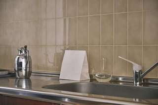 ついつい集めていませんか。狭いキッチンを空っぽにして見えてきた、私の