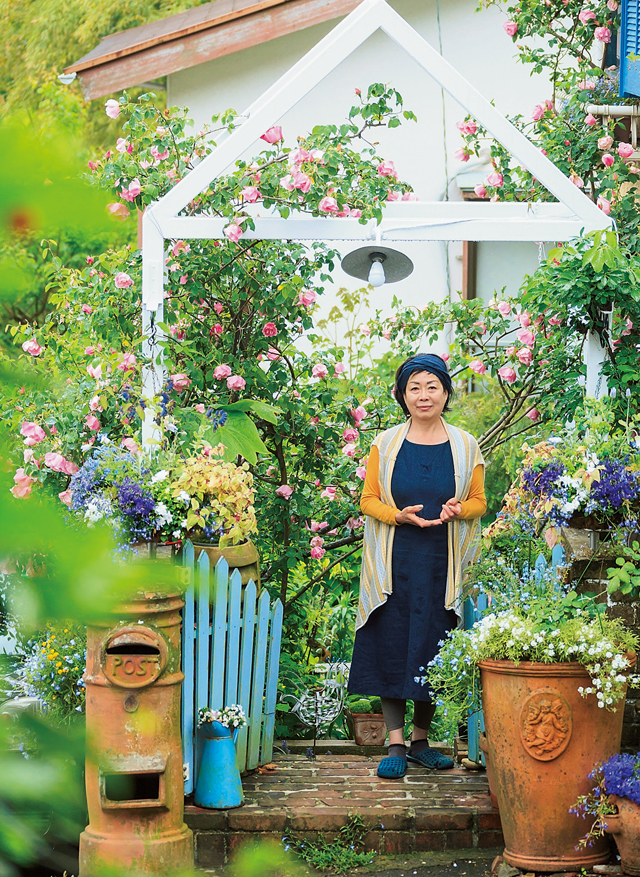 わが家の庭から摘んで作る幸せ。ガーデナー・水谷昭美さんのルッコラの花のサラダ 1804p005_01.jpg