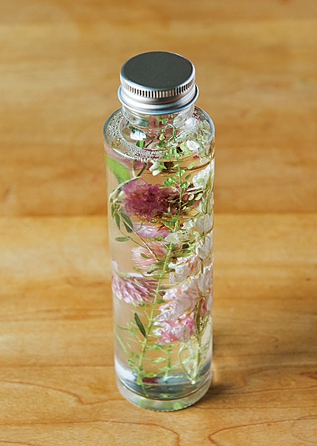 瓶の中に花が咲く。人気の「ハーバリウム」を手作りしませんか？ 1808p113_05.jpg