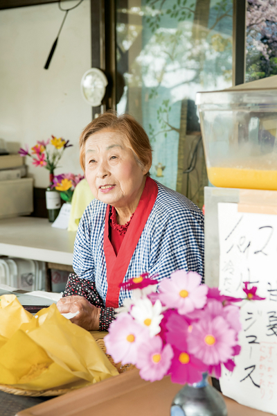 九州・能古島の名物。81歳のおばあちゃんが揚げるほっこり「いも天」の魅力 1911p115_02.jpg