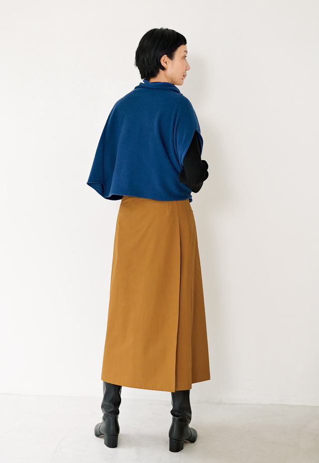 シンプルだけどオシャレです。「巻きスカート&エプロンスカート」の魅力 2011_P106_02.jpg