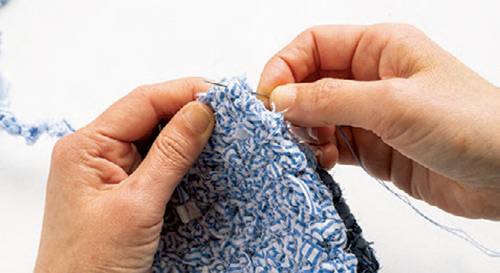 「裂き編み」ならではの温もり♪ ジャンボかぎ針を使って作るメガネケース＆ポシェット 2105_P047_11_W500.jpg
