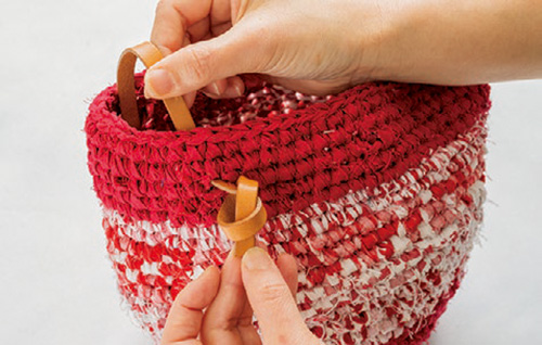 円筒形に編んでいけばバックができる！ ジャンボかぎ針で「裂き編み」を楽しんでみて 2105_P050_07_W500.jpg