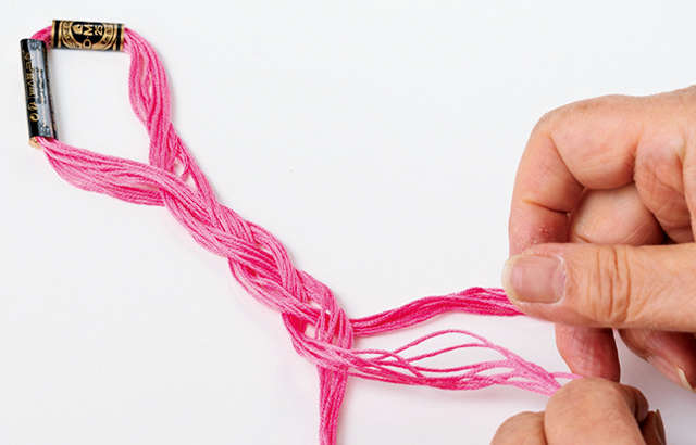 1種類の刺し方、1色の糸で簡単♪ 「ボタンホールステッチ」で縁飾り 2111_P051_10.jpg