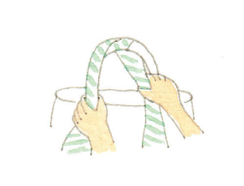 眠っていたスカーフも巻き方次第で「今どき風」に！堀川波さんに教わる「スカーフの巻き方8通り」 2309_P047-049_22_W500.jpg