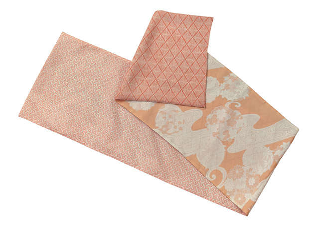 四角いきものの地を重ねて縫うだけ！渋沢英子さんに教わる「きもので作るスカーフとショール」 2401_P090-091_09.jpg