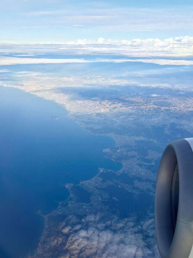 【大人の地図遊び】2つの湾と「あの島」が見えるこの街はどこ #クイズ空から見たら-15-1.jpg