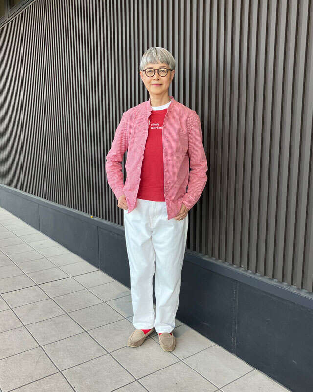 グレーヘアが寂しく見えないコツは「赤」。60代女性が迷わず買ったお気に入りブラウスの物語 春１.jpg