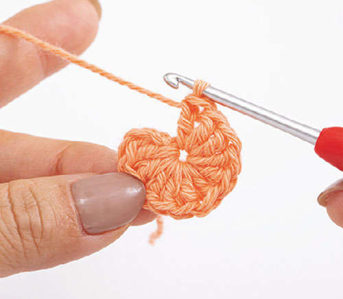 かぎ針で編む「花のモチーフ」1枚でおしゃれな「コースター」を手作りしよう P050_10_W500.jpg