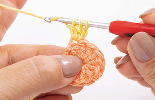 かぎ針で編む「花のモチーフ」1枚でおしゃれな「コースター」を手作りしよう P050_20_W500.jpg