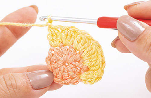 かぎ針で編む「花のモチーフ」1枚でおしゃれな「コースター」を手作りしよう P050_23_W500.jpg