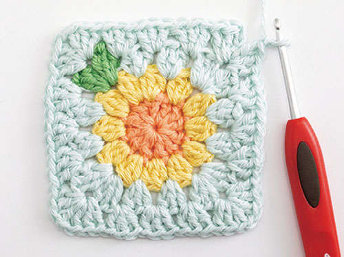 かぎ針で編む「花のモチーフ」1枚でおしゃれな「コースター」を手作りしよう P051_12_W500.jpg