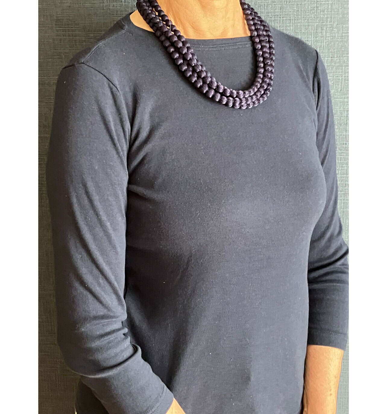 60代からのアクセサリーは、軽さと肌触りで選ぶのが正解！ストレスフリーで楽しむ装い 春８サブ.jpg