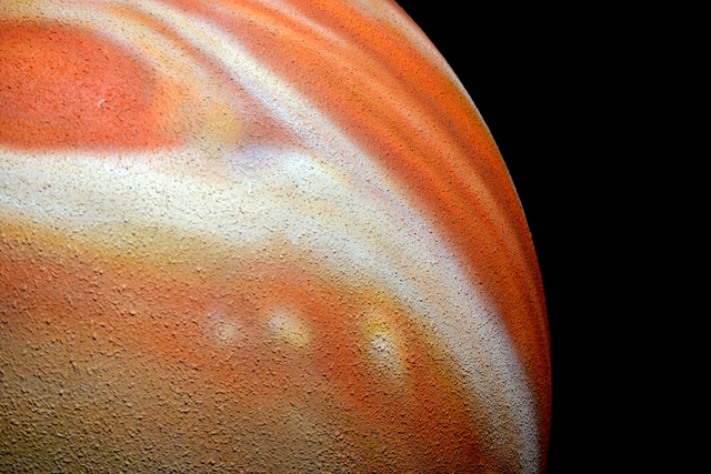 「木星」には地球2個分の巨大台風がある!?／地球の雑学 pixta_16633804_S.jpg