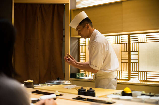 【京都ひとり旅】いざ！ ひとり寿司デビュー。まずは「助六」から始める気楽な関西ずし旅 pixta_29080125_S.jpg