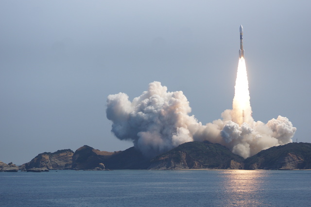 なぜ日本のロケットは種子島から打ち上げられるのか／地球の雑学 pixta_34300693_S.jpg